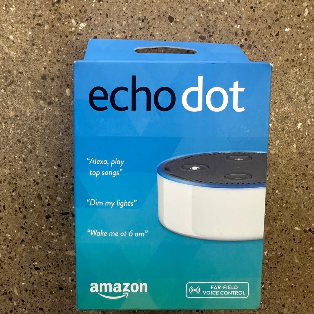 Amazon Echo Dot in White (NEW and Sealed)